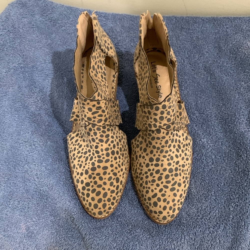Leopard print shoes- never worn